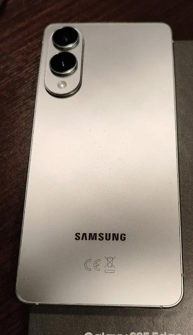 Samsung Galaxy S25 edge 256Gb/12Gb Titanium Silver NOVÝ