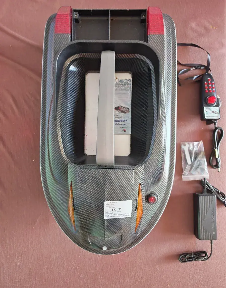 ZAVAŽACIU LOĎKU XJ817 BEZ GPS
