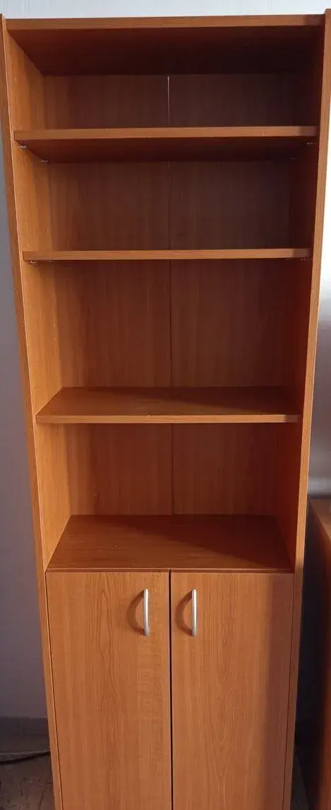 2 poličkové skrinky