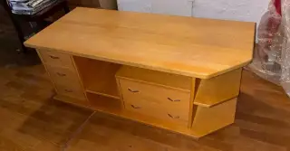 Skrinka pod TV
