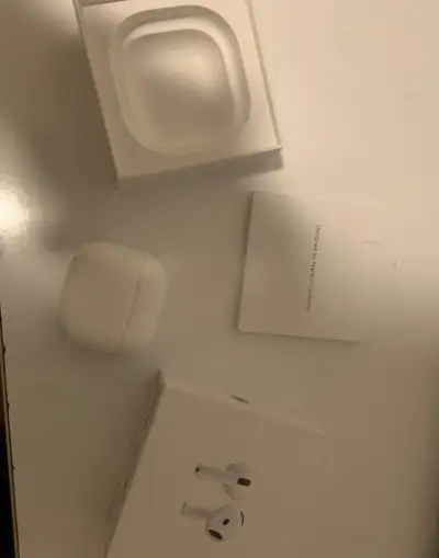 Apple AirPods 4