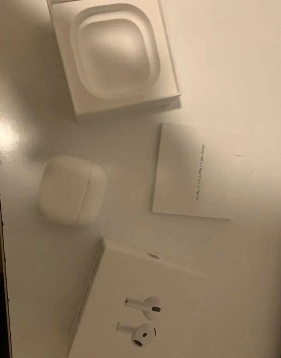 Apple AirPods 4