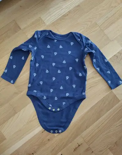 Tmavomodre body 92