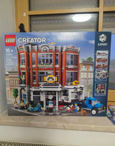 Lego Creator 10264 Corner Garage