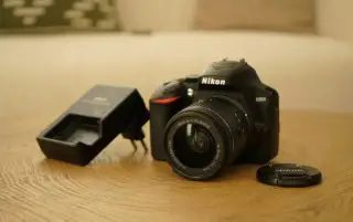 Nikon D3500 + 18–55mm objektív | Ako nový | len 2437 záberov