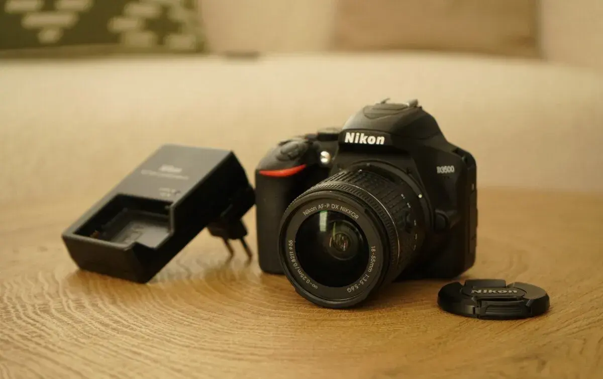 Nikon D3500 + 18–55mm objektív | Ako nový | len 2437 záberov