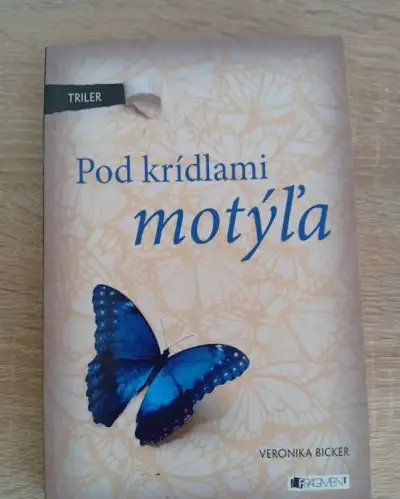 Pod krídlami motýľa
