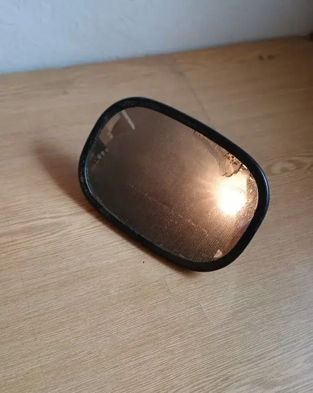 Spätné zrkadlo.