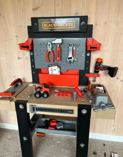 Detský stolík s náradím Black+Decker