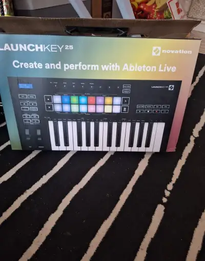 Klavesovy kontroler Launchkey novation 25