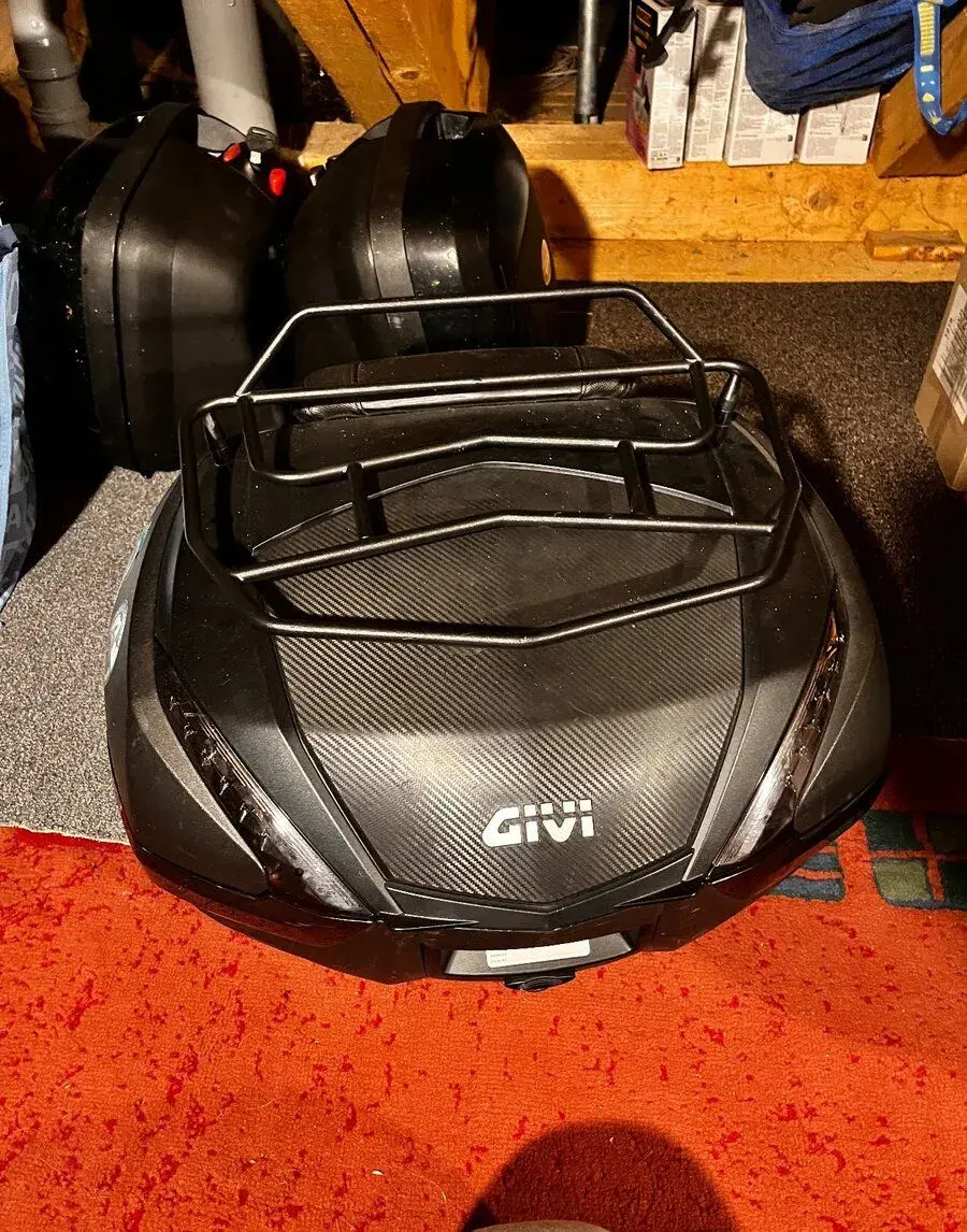 Givi v47 TOPCASE a bocne kufre v35
