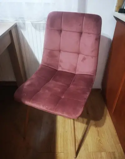 Nádherné masívne stolicky