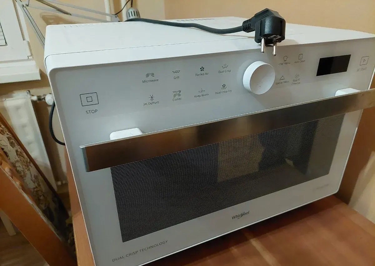Multifunkčná mikrovlnná rúra Whirlpool MWP 338 W s grilom