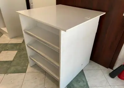 Predajný pult do predajne