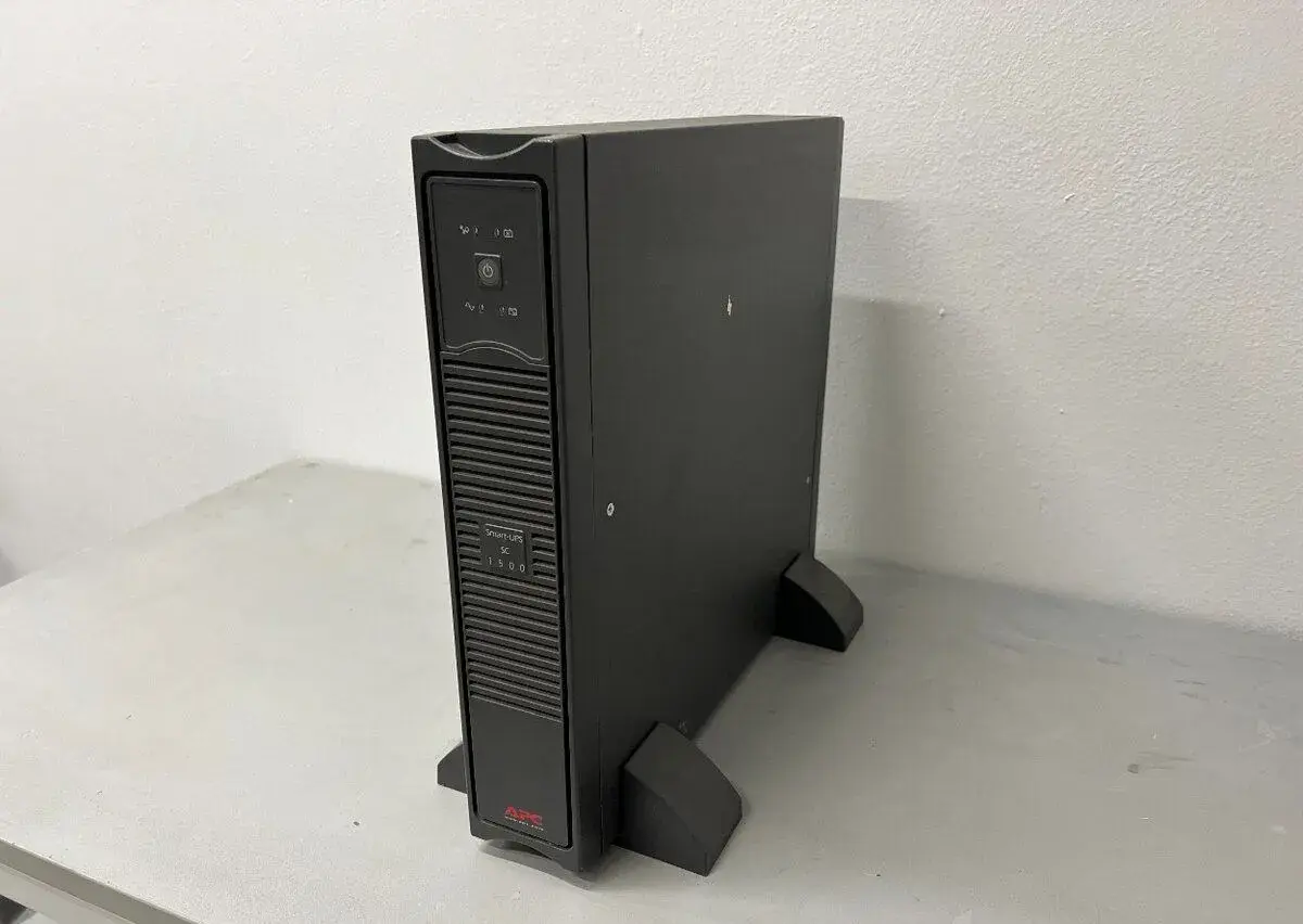 APC Smart-UPS SC 1500 VA (SC1500I) 2U – bez batérií