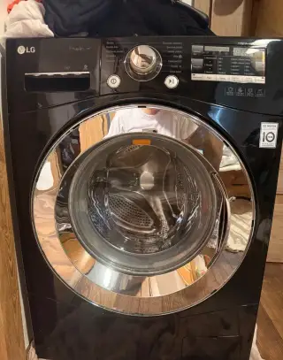 Práčku LG 8 kg TrueSteam – čierna, STAV