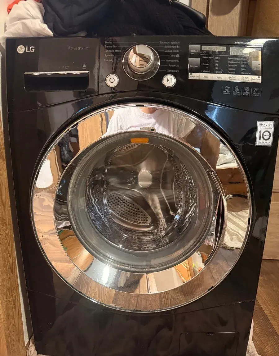 Práčku LG 8 kg TrueSteam – čierna, STAV