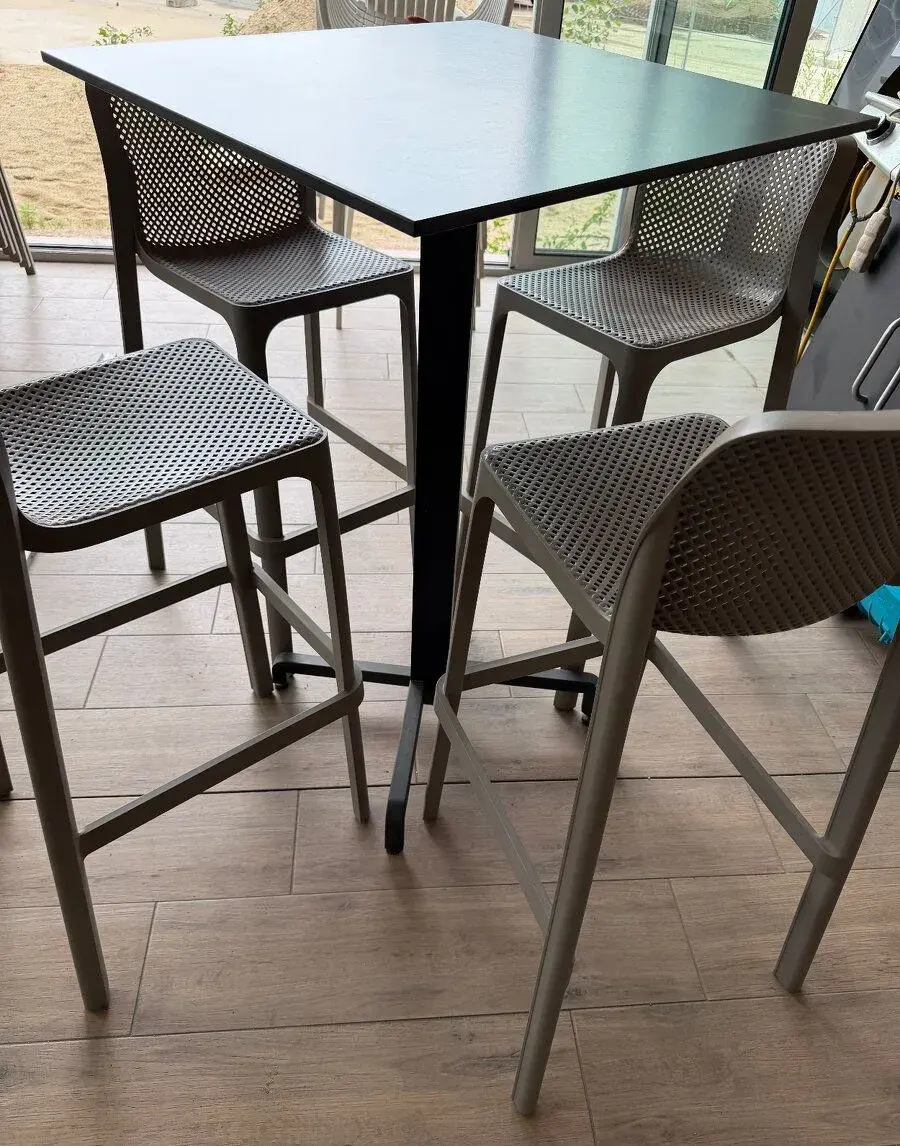 Dizajnové barové sedenie NARDI + vysoké gastro stoly