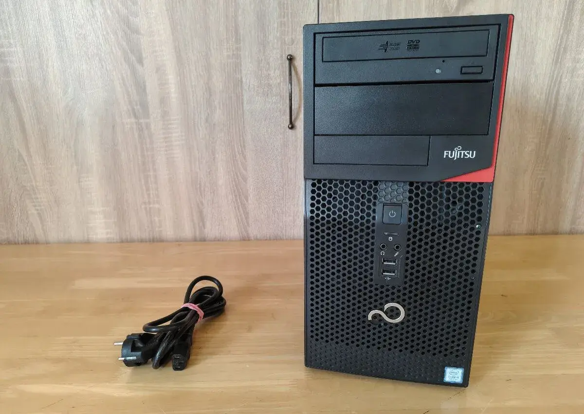 Stolové počítače Fujitsu Esprimo P556/2/E85+ - i5 7400