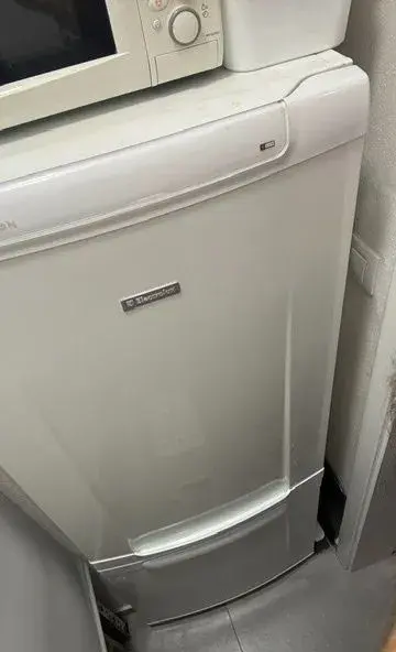 Chladničku s mrazničkou ELECTROLUX