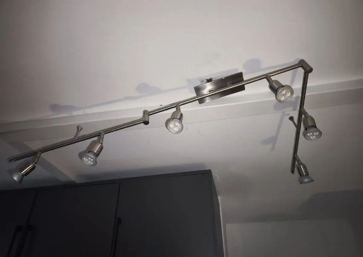 Lampa 7 svietidiel. Nastaviteľná az do 45 stupnov