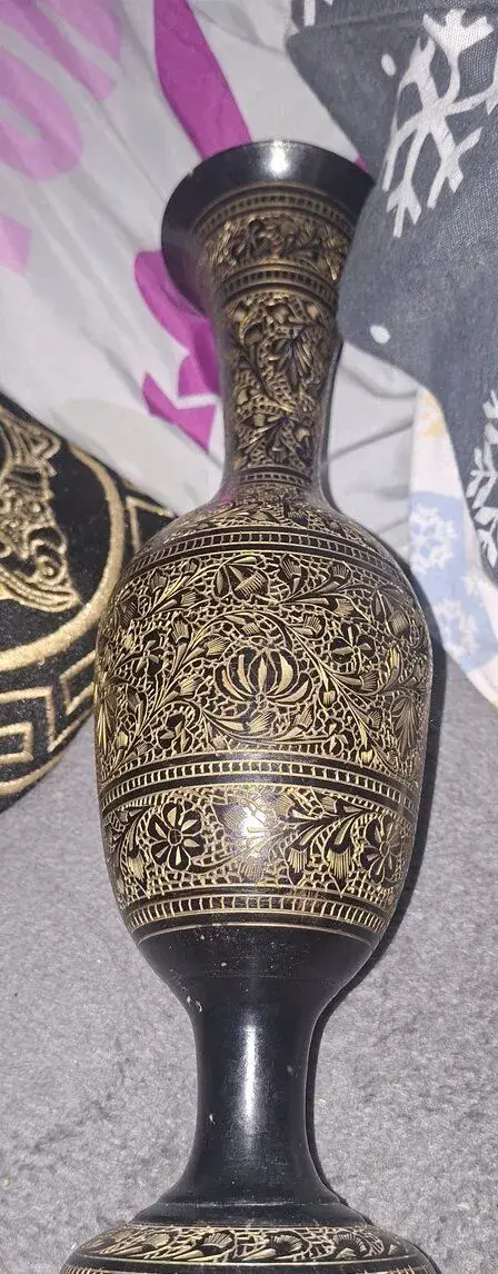Masívna vintage mosadzná váza – India (30 cm, gravírovaná)