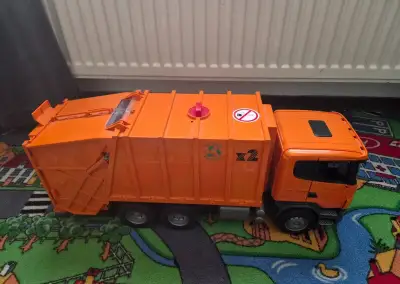 Bruder - smetiarske auto