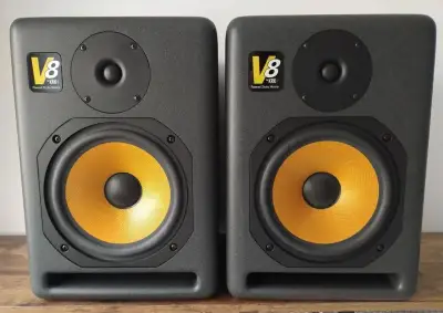 KRK V8 series 1 štúdiové monitory