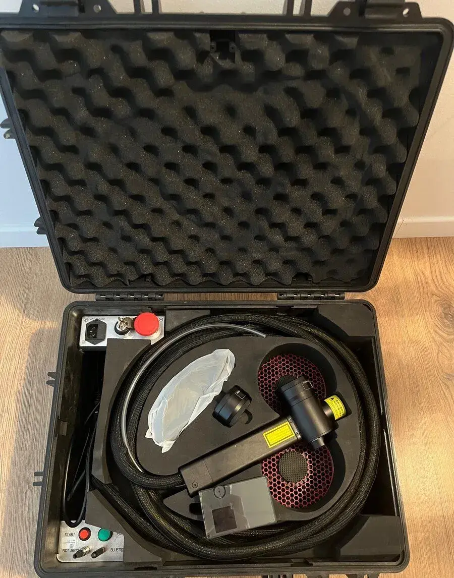 Laserový čistiaci stroj 300 W