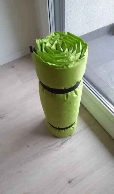 Nafukovaciu karimatku.