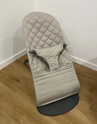 BabyBjörn Bliss – prémiové ergonomické lehátko, béžo