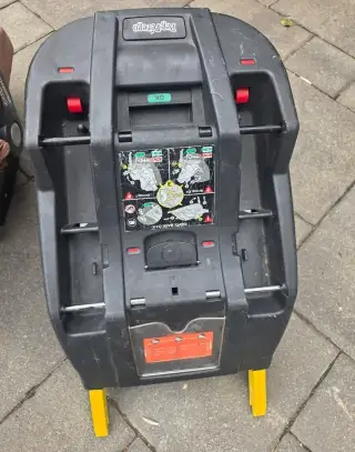Peg perego zakladna do auta