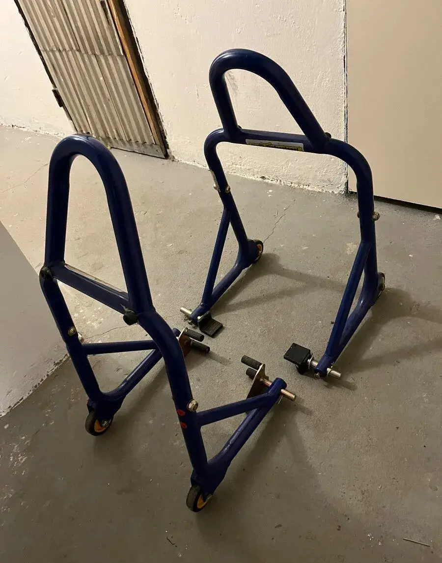 stojan na motorku