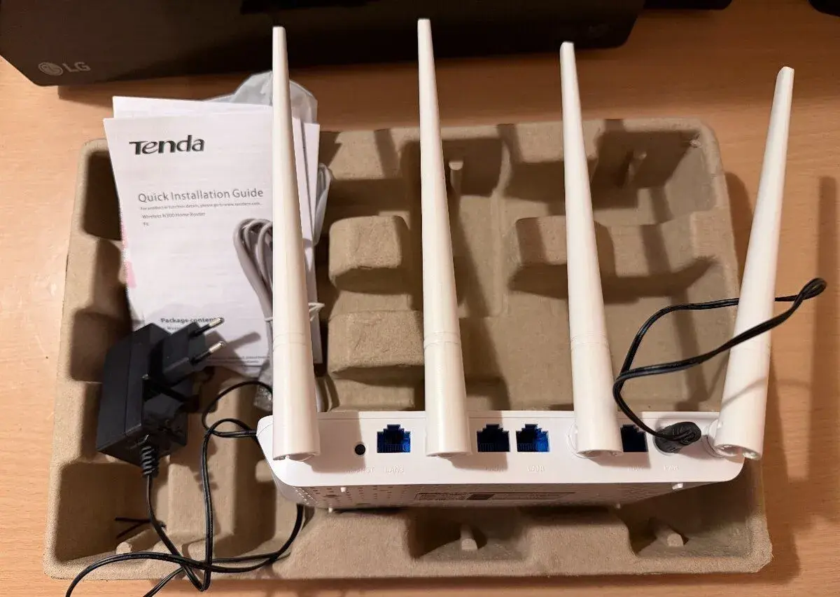 Router Tenda F6 Wireless N300
