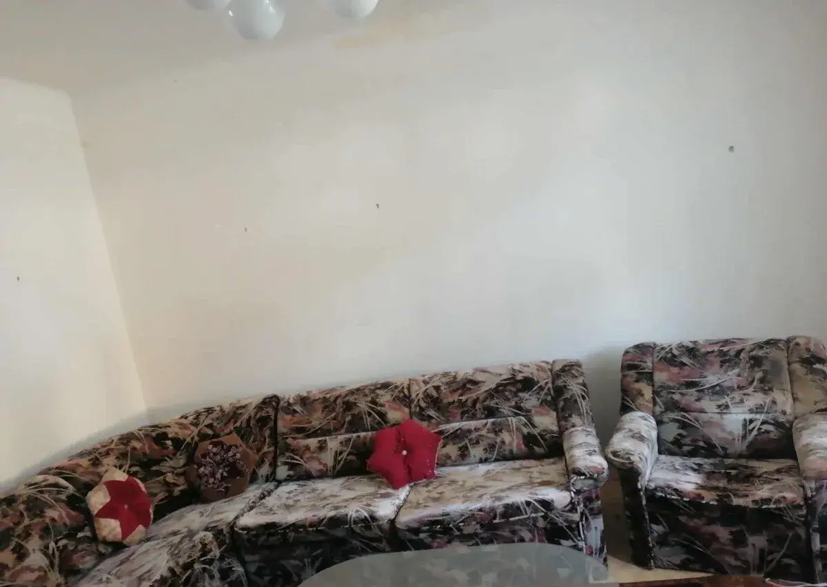 Starší nábytok vo veľmi dobrom stave (lacno)