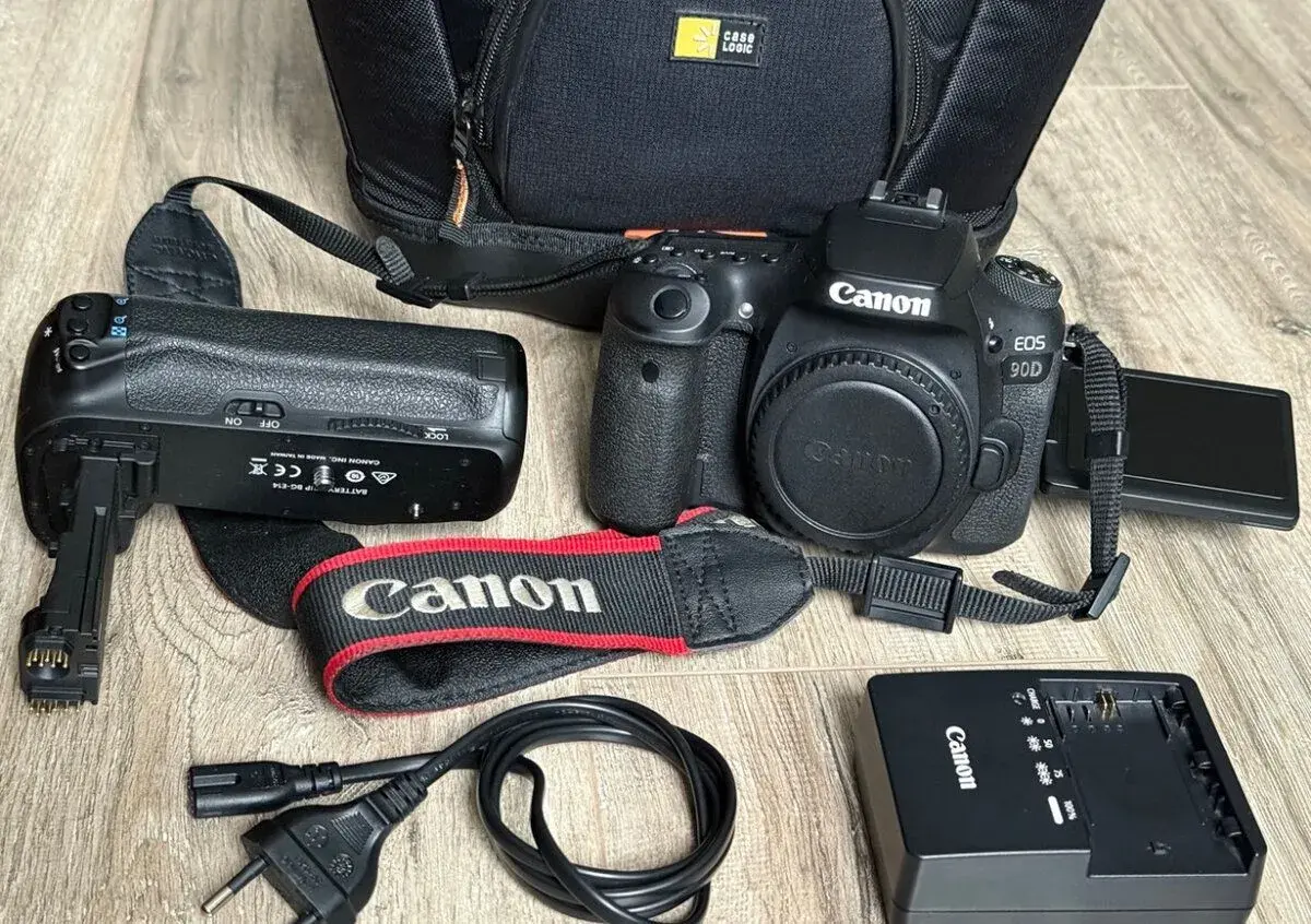 Canon EOS 90D + Canon BG-E14 Battery grip