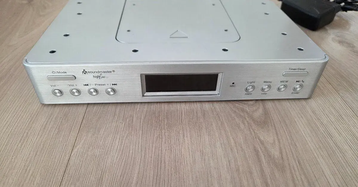 Rádio Soundmaster UR2045SI