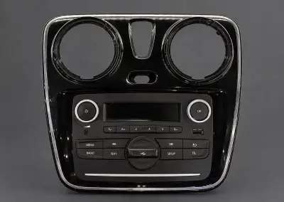 Originálne autorádio Renault s čiernym rámom – USB, AUX