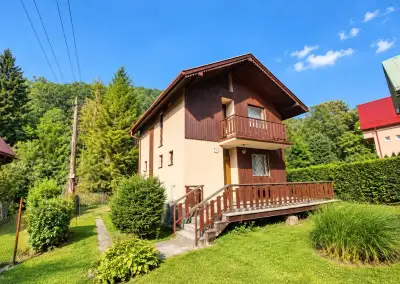 Celoročná chata pri potoku, 743 m2 pozemok, Modrová – okr. N