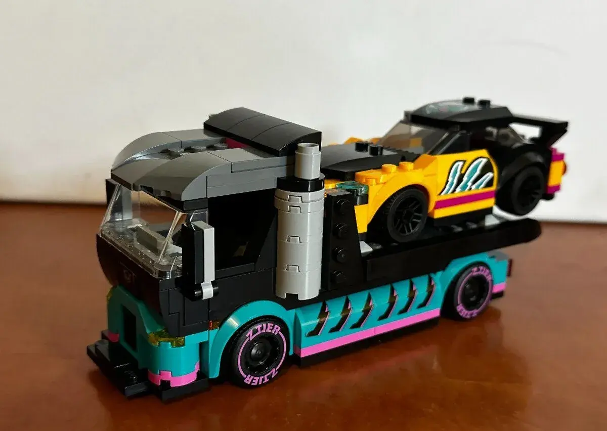 Lego Odťahovka s pretekárskym autom