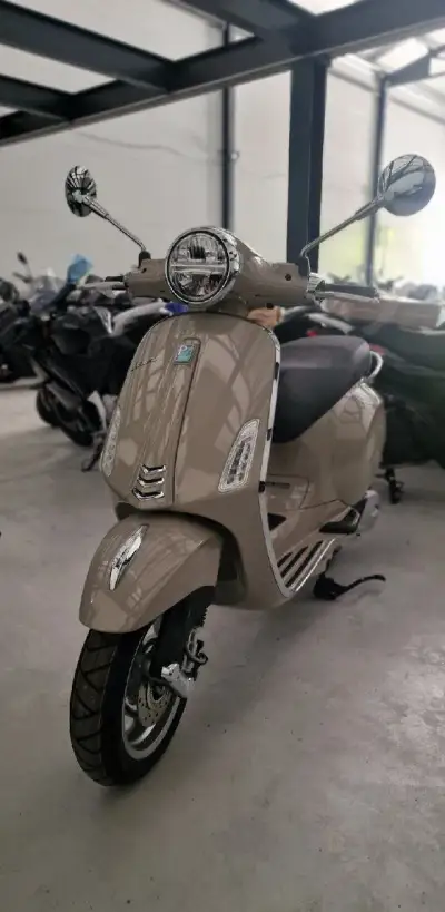 Vespa Primavera 125