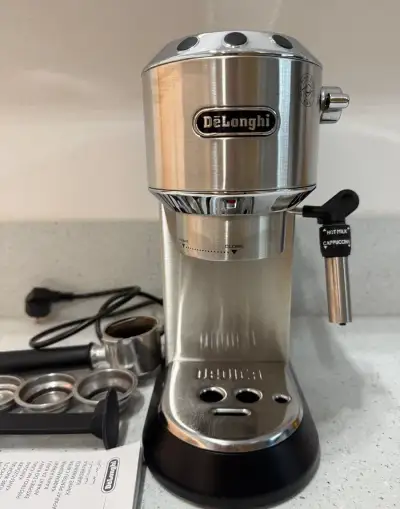 Pákový kávovar delonghi dedica ec685