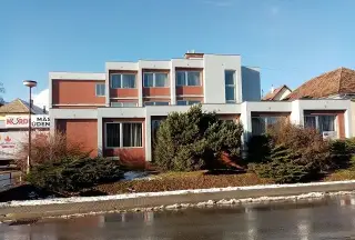 Na predaj dva prevádzkové budovy . Aj jednotlivo