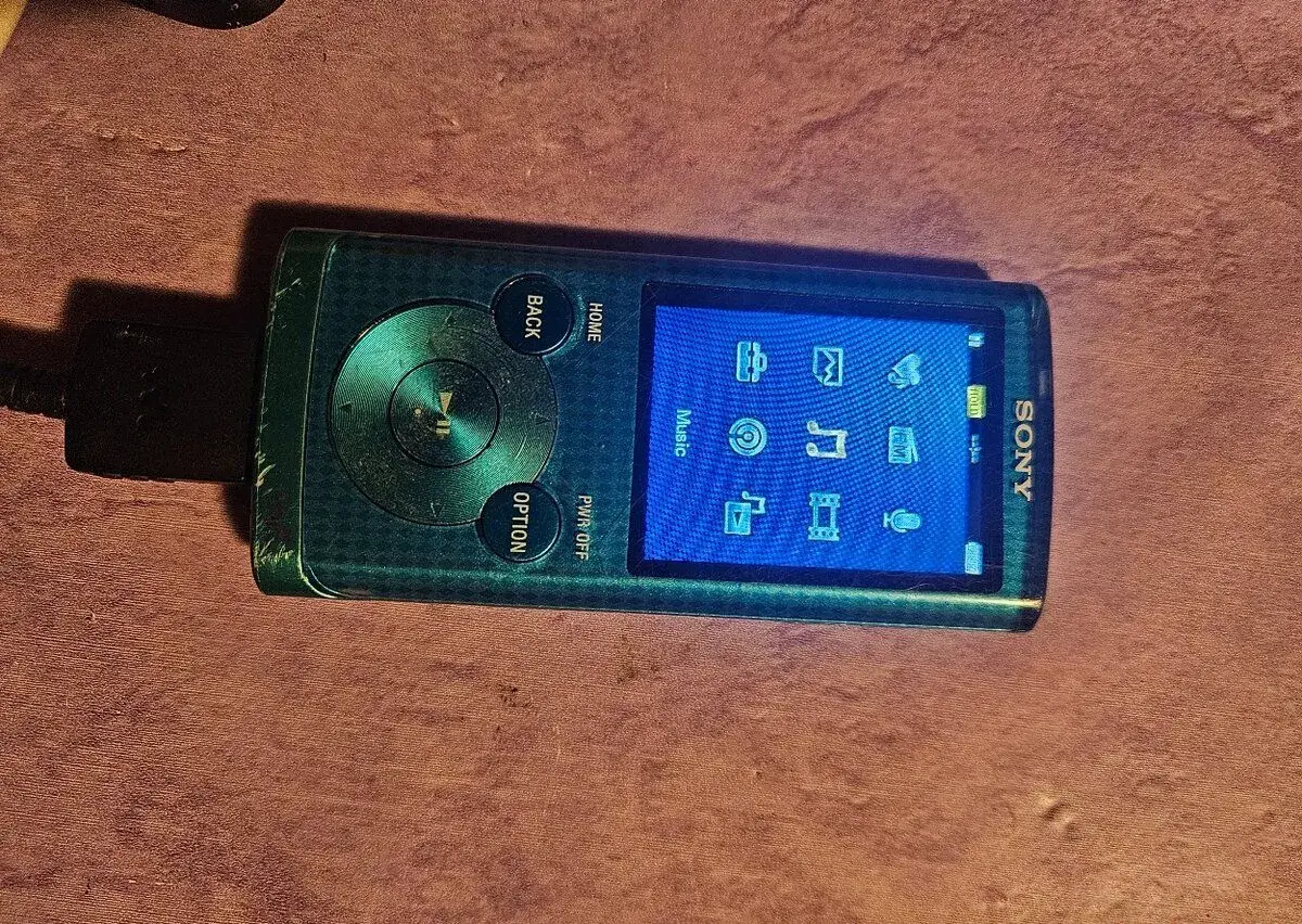 Sony Walkman NWZ-E454 (8GB, v modrej (tyrkysovej) farbe +