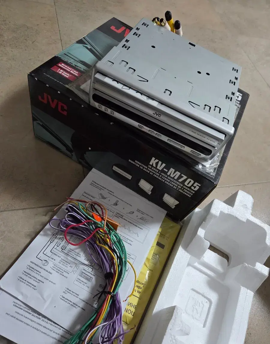 JVC KV-M705 1DIN7" výsuvný monitor