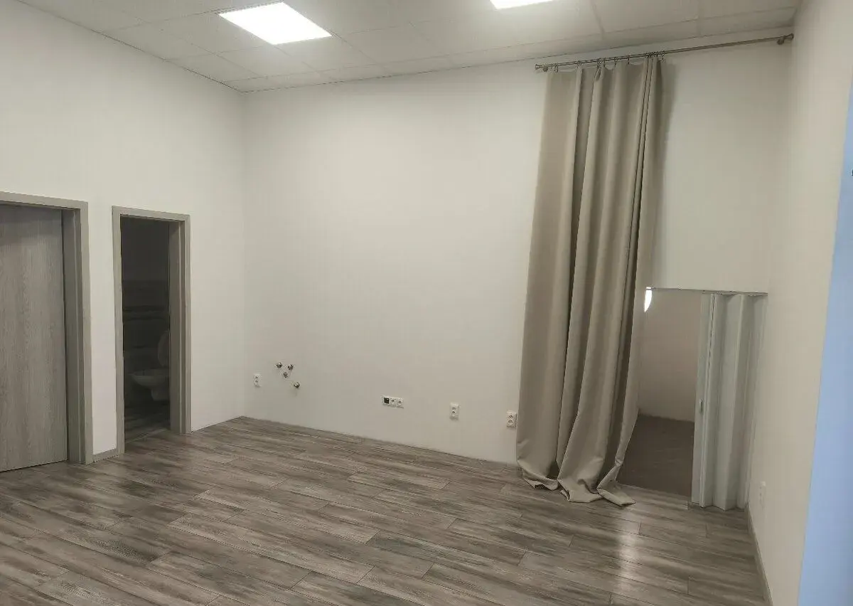 Prenajmem obchodný priestor 56m2