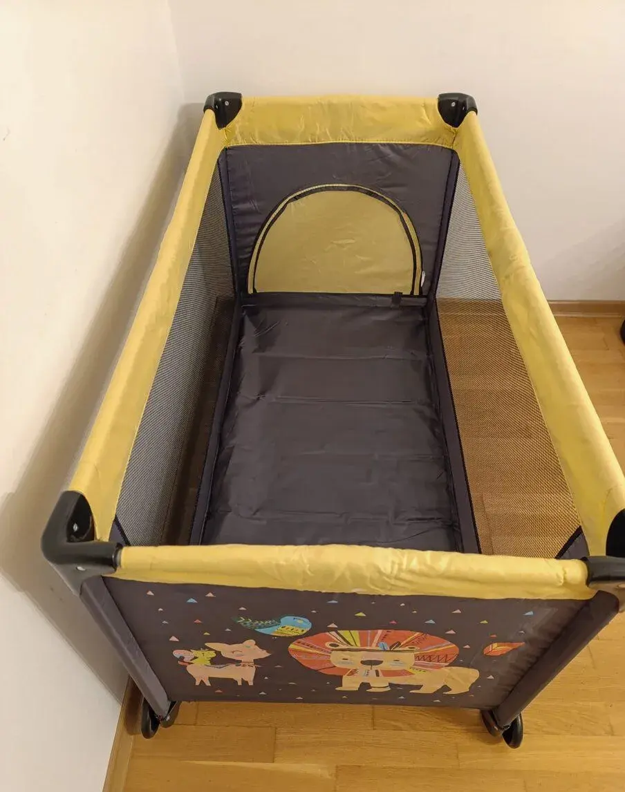 Cestovná postieľka PETITE&MARS Koot - Lion Yellow