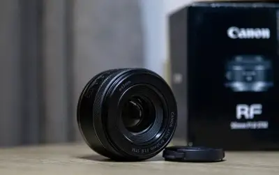 Canon RF 50mm f/1.8 STM – ako nový
