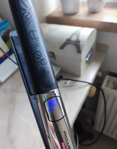 Žehlička na vlasy ROWENTA