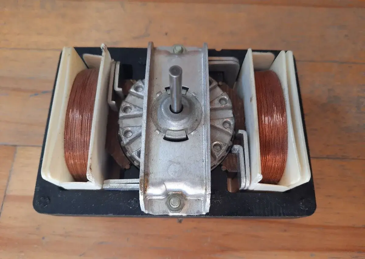 Motor MEZ Nachod pre Tesla B100